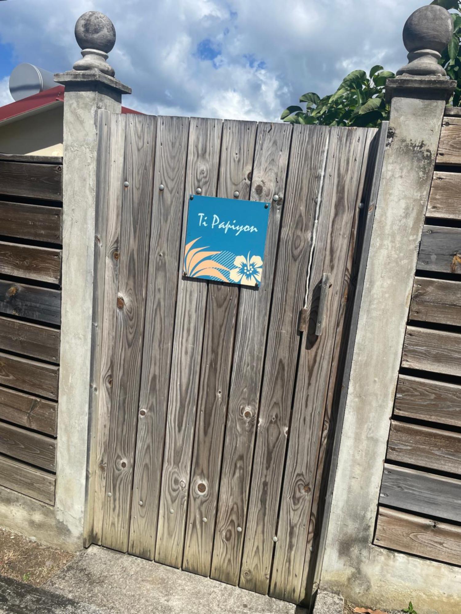Gite Ti Papiyon Bouillante Eksteriør billede